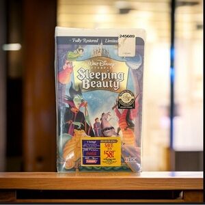 Vintage Walt Disney Masterpiece Sleeping Beauty Fully Restored VHS 1997 Sealed
